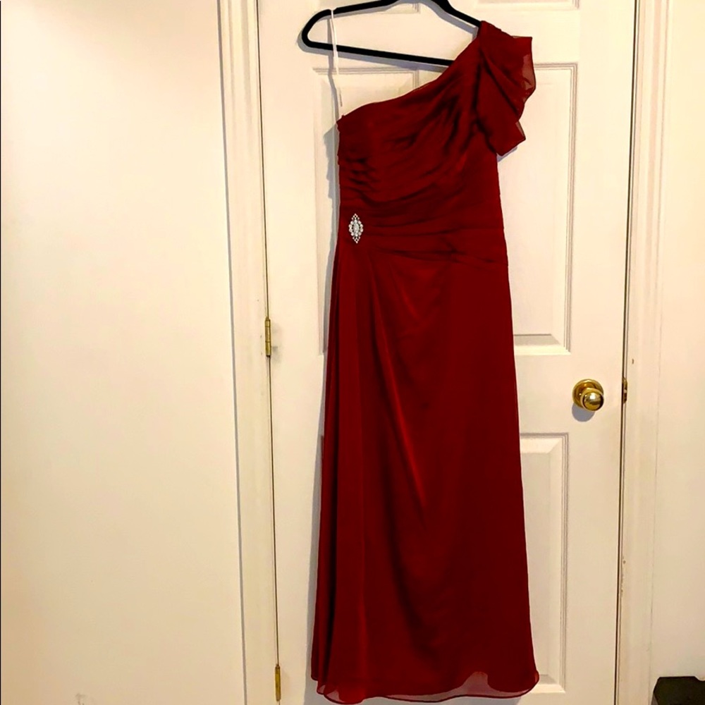 🌸Burgundy Formal Evening Gown + Scarf - Sz10 🌸